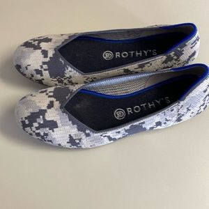 Women’s Rothy’s US size 9 with inserts